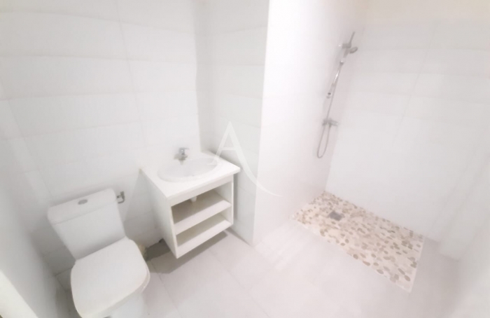 Vente Local commercial 197m&sup2; 7 pi&egrave;ces Fort de france