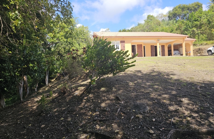 Maison F4 sur 5 071 m2 de terrain, constructible en partie - SCHOELCHER