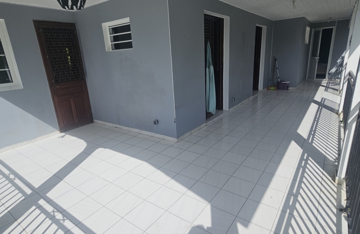 Jolie maison familiale avec grande terrasse et jardin