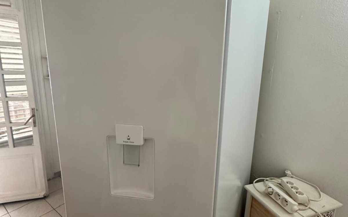 A LOUER STUDIO AVEC MEZZANINEMEUBLE BOURG MARIN