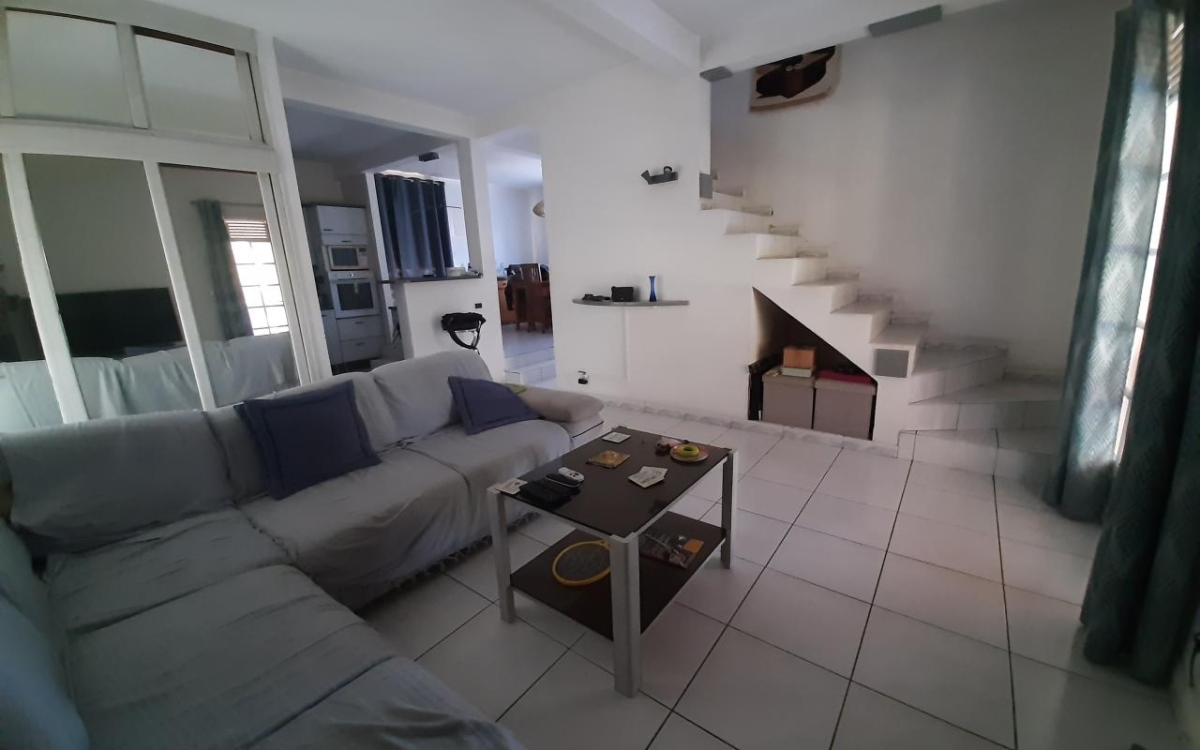 Rivi&egrave;re-Sal&eacute;e Maison T6 avec terrasse et jardin 359 000 &euro; FA