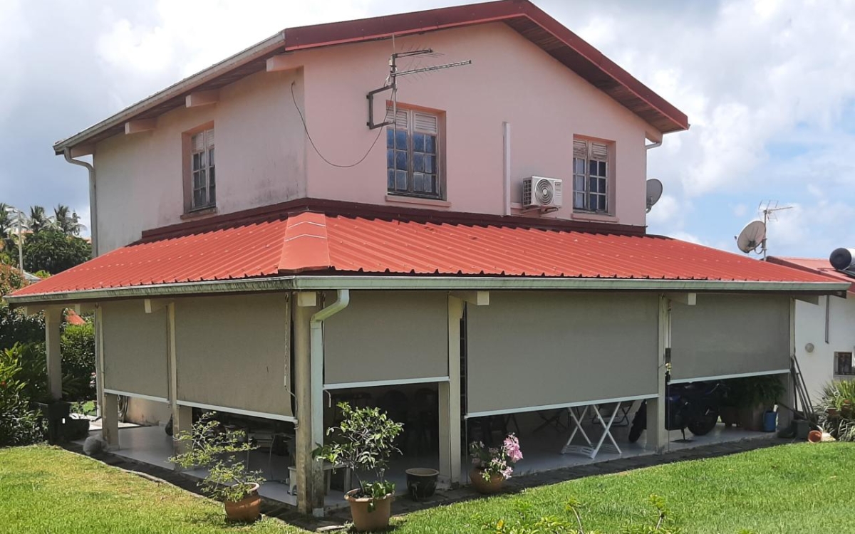 Rivi&egrave;re-Sal&eacute;e Maison T6 avec terrasse et jardin 359 000 &euro; FA