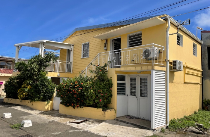 Ensemble immobiliers de trois appartements - Bourg VAUCLIN