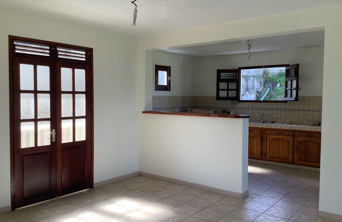 Location Appartement 100m&sup2; 4 pi&egrave;ces Rivi&egrave;re Sal&eacute;e