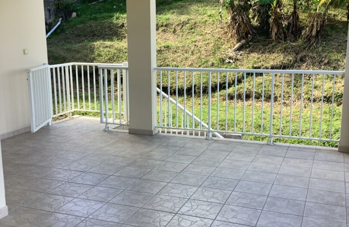 Location Appartement 100m&sup2; 4 pi&egrave;ces Rivi&egrave;re Sal&eacute;e