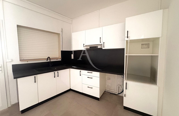 Location Divers 42.89m&sup2; Saint-Esprit