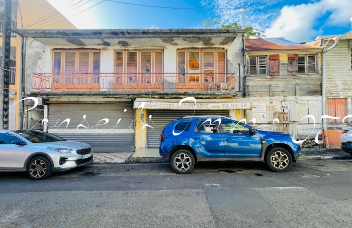 &Agrave; Vendre   Ensemble Immobilier &agrave; r&eacute;inventer   Bourg du Marin