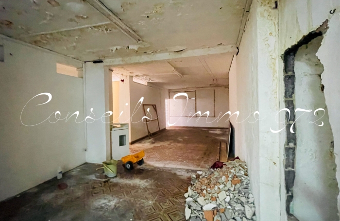 &Agrave; Vendre   Ensemble Immobilier &agrave; r&eacute;inventer   Bourg du Marin