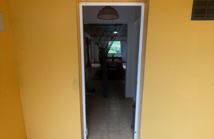 Grand T4 avec fort-potentiel &agrave; acheter &agrave; Rivi&egrave;re-Sal&eacute;e