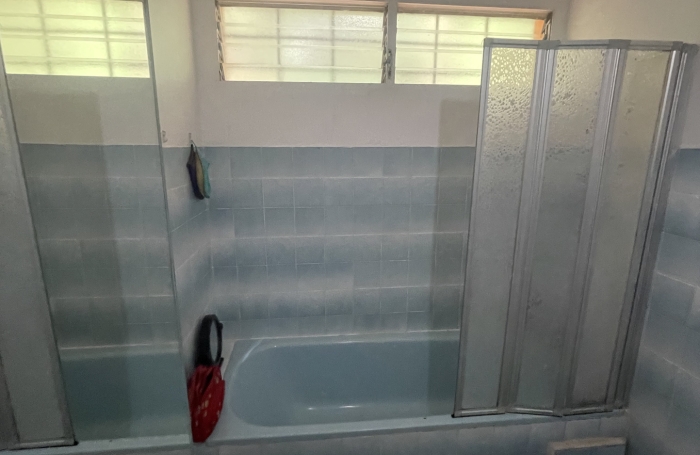 Grand T4 avec fort-potentiel &agrave; acheter &agrave; Rivi&egrave;re-Sal&eacute;e