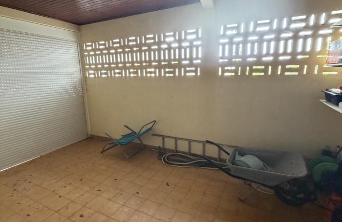 Grand T4 avec fort-potentiel &agrave; acheter &agrave; Rivi&egrave;re-Sal&eacute;e