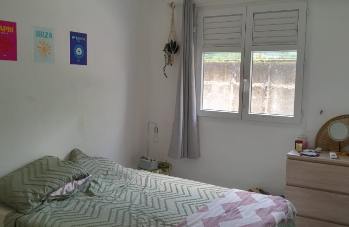 Joli T3 meubl&eacute; avec terrasse -ACAJOU