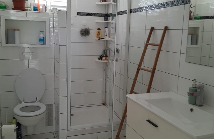 Joli T3 meubl&eacute; avec terrasse -ACAJOU