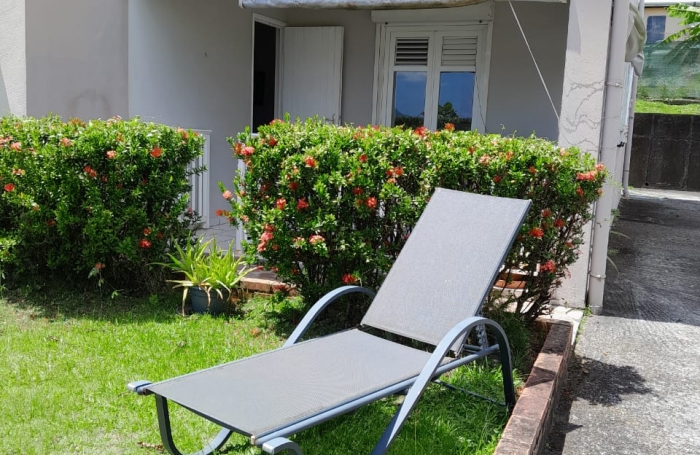 Joli T3 meubl&eacute; avec terrasse -ACAJOU