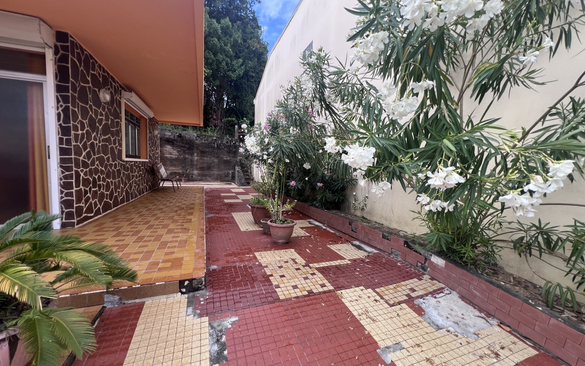  Trinit&eacute; bourg- Villa 4 chambres avec grands volumes - 405K&euro;