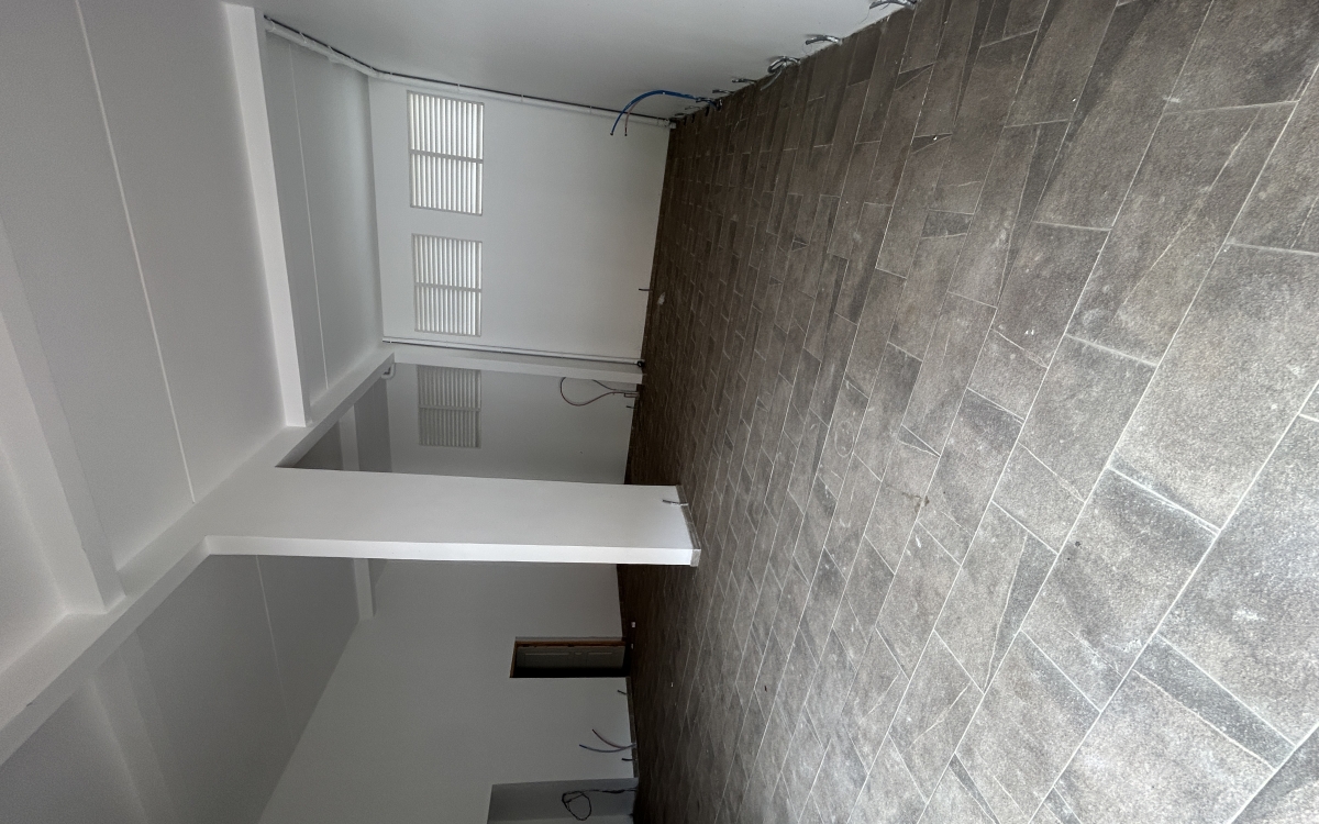 Rivi&egrave;re Pilote - Local professionnel 96 m&sup2; - 2400&euro; HT/Mois