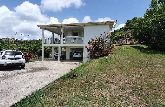 Villa de type f4 de 103 m2 habitable non meubl&eacute; avec vue mer &agrave; Trinit&eacute;