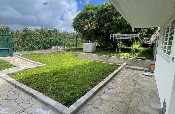 T3 ind&eacute;pendant en bas de villa avec jardin - Lamentin