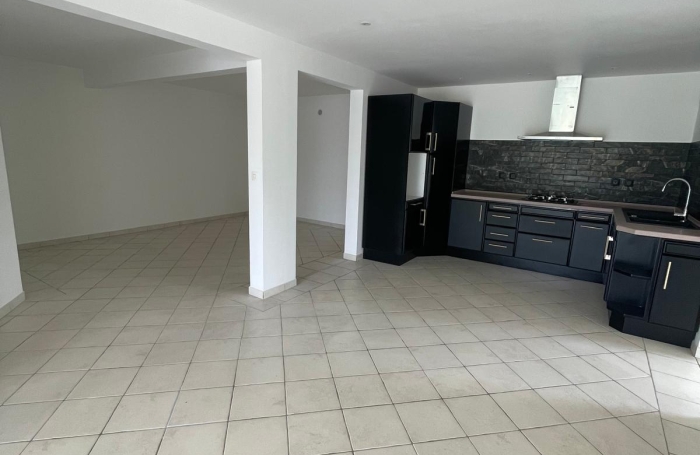 T3 ind&eacute;pendant en bas de villa avec jardin - Lamentin