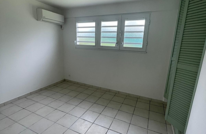 T3 ind&eacute;pendant en bas de villa avec jardin - Lamentin