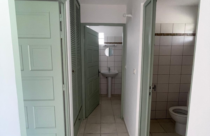 T3 ind&eacute;pendant en bas de villa avec jardin - Lamentin