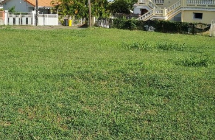 Beau terrain plat proche plages