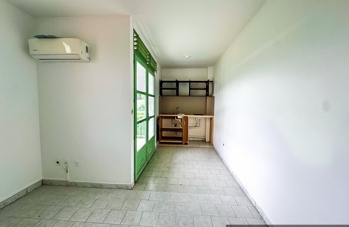 Studio &agrave; louer   Fort-de-France (Chateaub&oelig;uf)   20 m2   Balcon