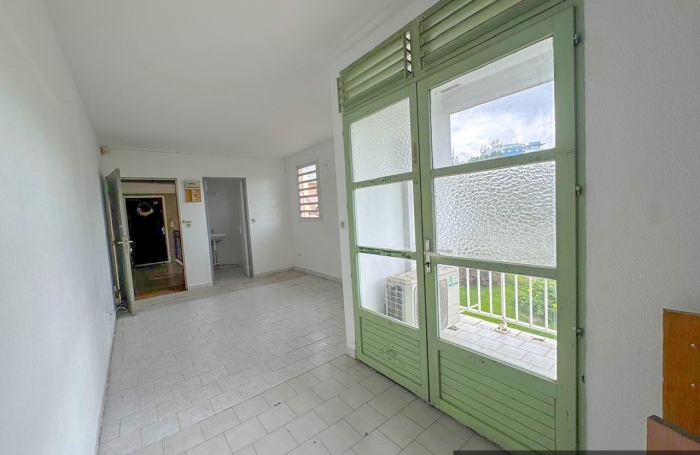 Studio &agrave; louer   Fort-de-France (Chateaub&oelig;uf)   20 m2   Balcon