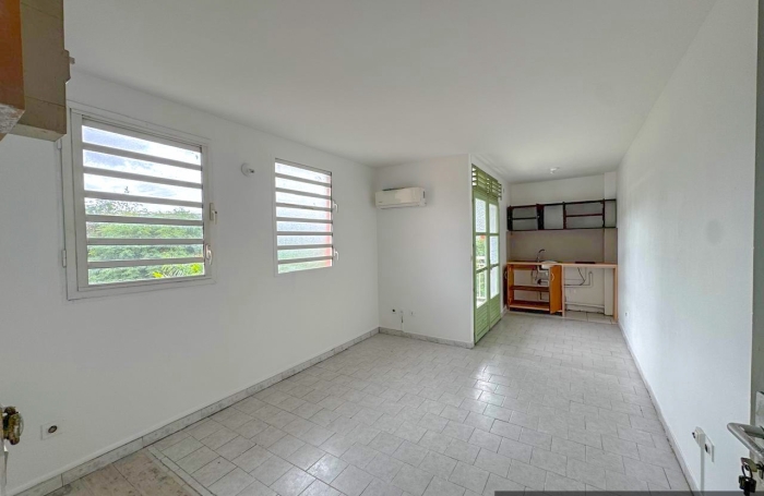 Studio &agrave; louer   Fort-de-France (Chateaub&oelig;uf)   20 m2   Balcon