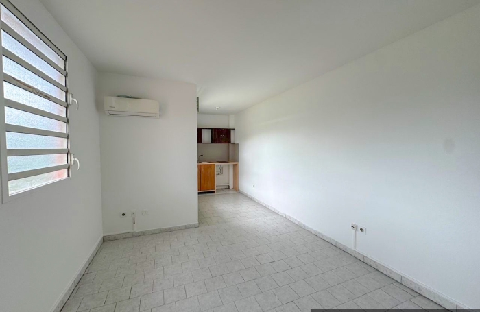 Studio &agrave; louer   Fort-de-France (Chateaub&oelig;uf)   20 m2   Balcon