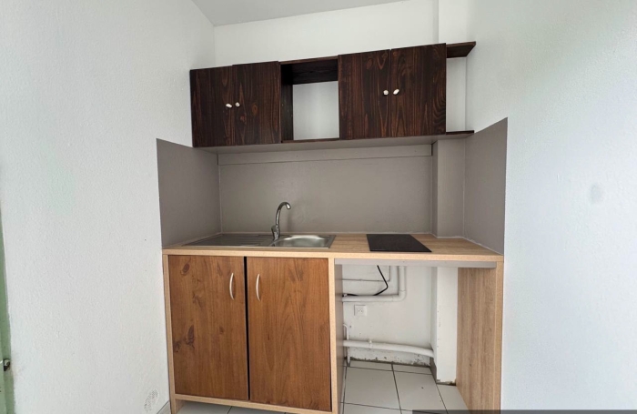 Studio &agrave; louer   Fort-de-France (Chateaub&oelig;uf)   20 m2   Balcon