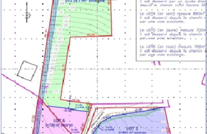 Roches carr&eacute;es beau foncier 2100 m2