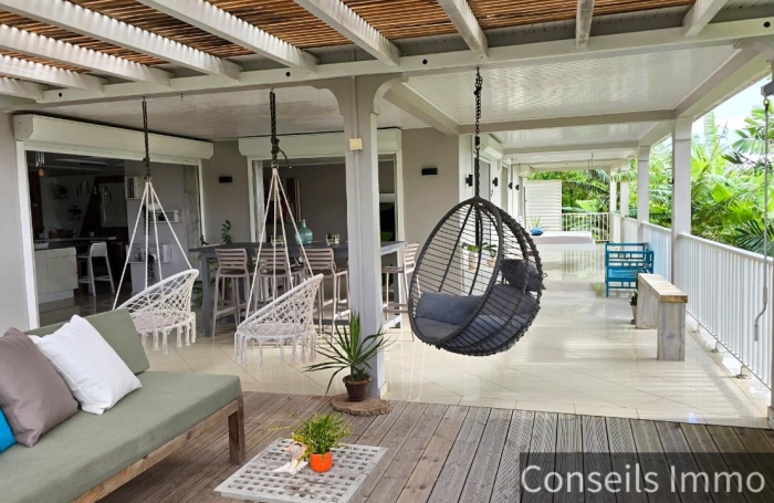 Villa duplex T5 + T3 locatif, piscine, vue mer - Morne Courbaril - Le Marin