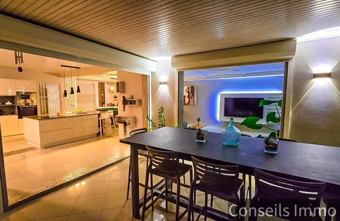 Villa duplex T5 + T3 locatif, piscine, vue mer - Morne Courbaril - Le Marin