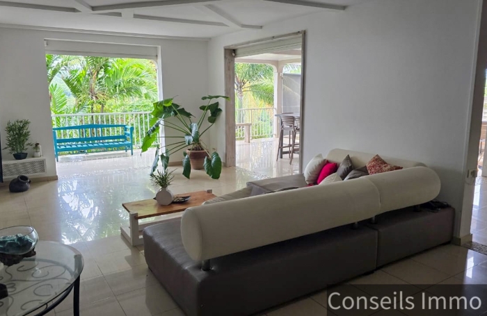 Villa duplex T5 + T3 locatif, piscine, vue mer - Morne Courbaril - Le Marin