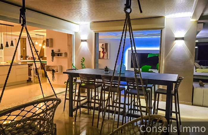 Villa duplex T5 + T3 locatif, piscine, vue mer - Morne Courbaril - Le Marin