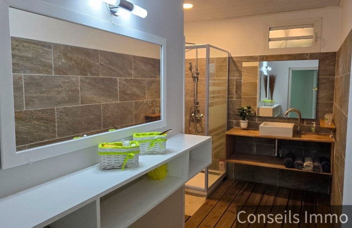 Villa duplex T5 + T3 locatif, piscine, vue mer - Morne Courbaril - Le Marin