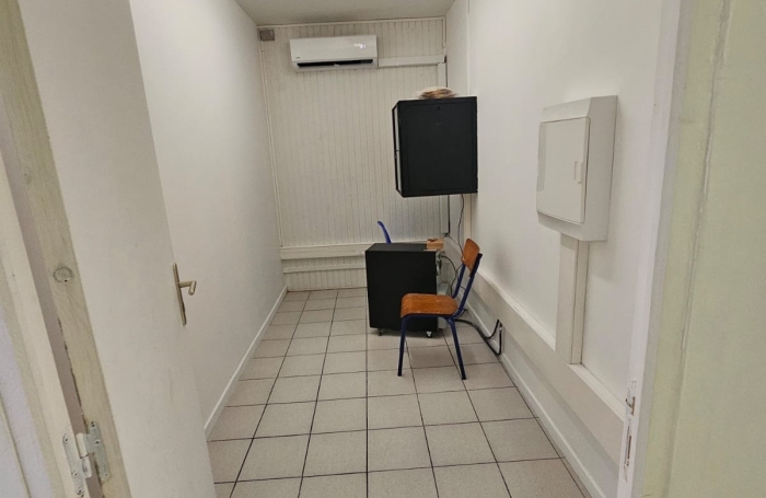 Rivi&egrave;re-Sal&eacute;e   Bien professionnel &agrave; fort potentiel   210 m2 + terrasses