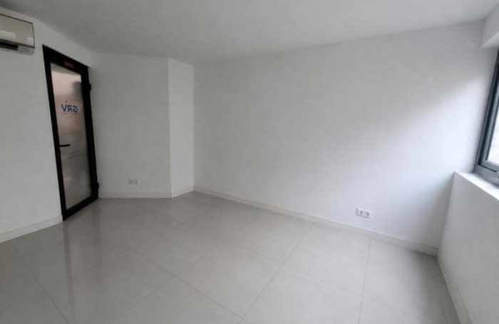 Location Bureaux 13m&sup2; 1 pièce Fort de france