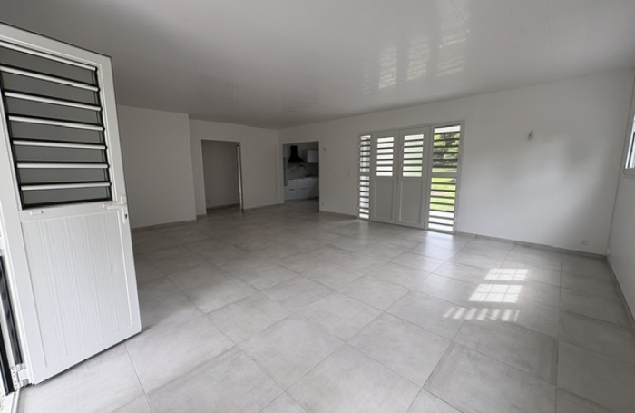 &Agrave; louer   Haut de villa T4 enti&egrave;rement r&eacute;nov&eacute;