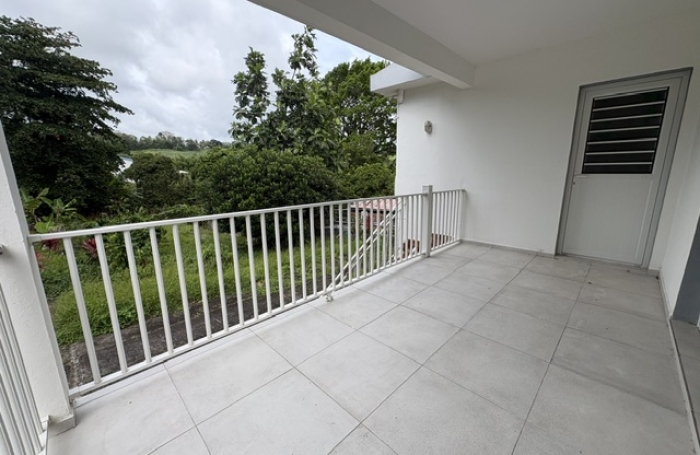&Agrave; louer   Haut de villa T4 enti&egrave;rement r&eacute;nov&eacute;