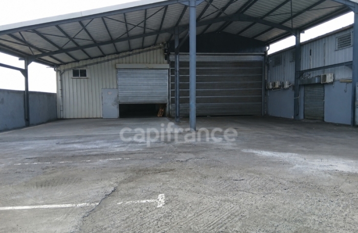 Location Local commercial 150m&sup2; 2 pièces Ducos