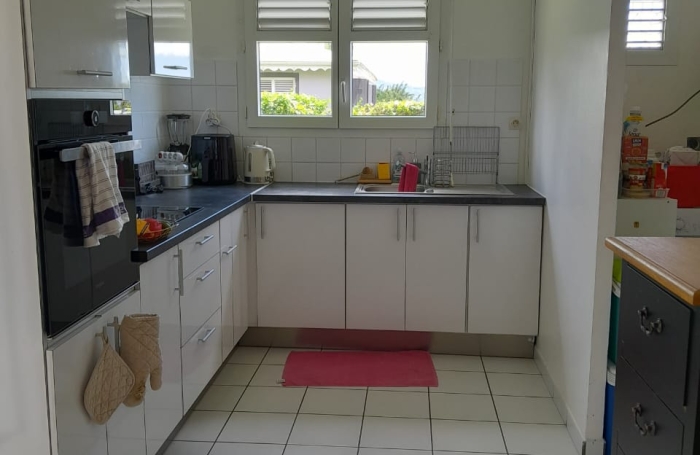 Joli T3 meubl&eacute; avec terrasse et jardinet -ACAJOU