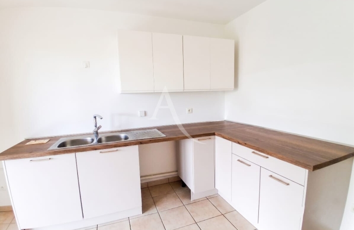 Location Appartement 82.3m&sup2; 4 pi&egrave;ces La Trinit&eacute;