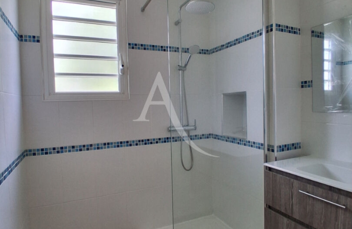 Location Appartement 82.3m&sup2; 4 pi&egrave;ces La Trinit&eacute;