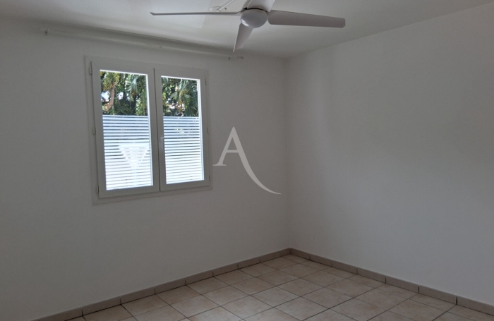 Location Appartement 82.3m&sup2; 4 pi&egrave;ces La Trinit&eacute;