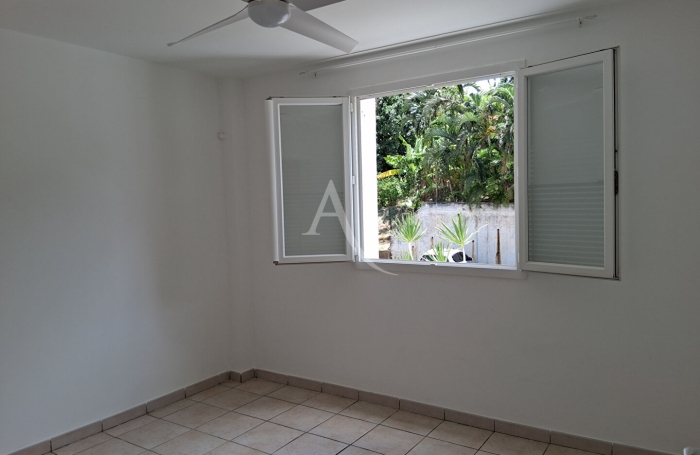 Location Appartement 82.3m&sup2; 4 pi&egrave;ces La Trinit&eacute;