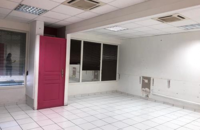 Location Local commercial 250m&sup2; Le Port