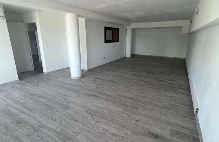 Location Bureaux 287m&sup2; 5 pi&#232;ces La Possession