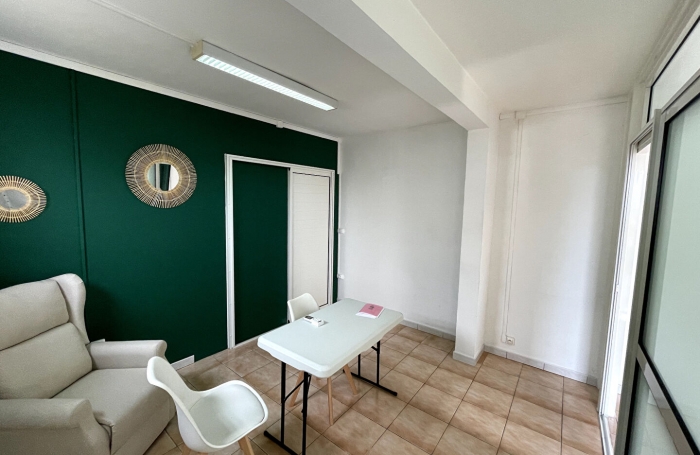 Location Local commercial 24m² 2 pièces Rivière Saint Louis